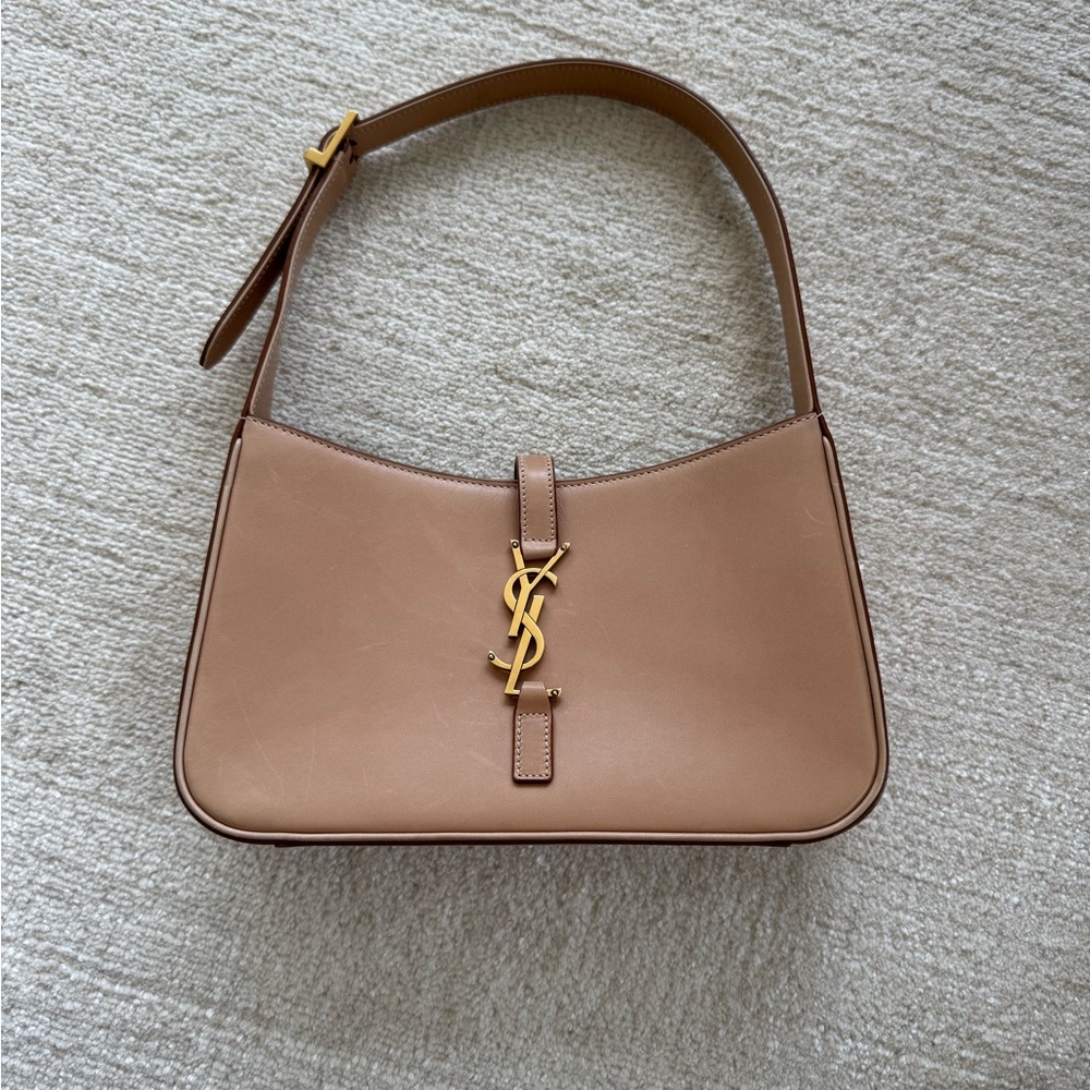 Saint Laurent
Le 5 a 7 Hobo Leather Small